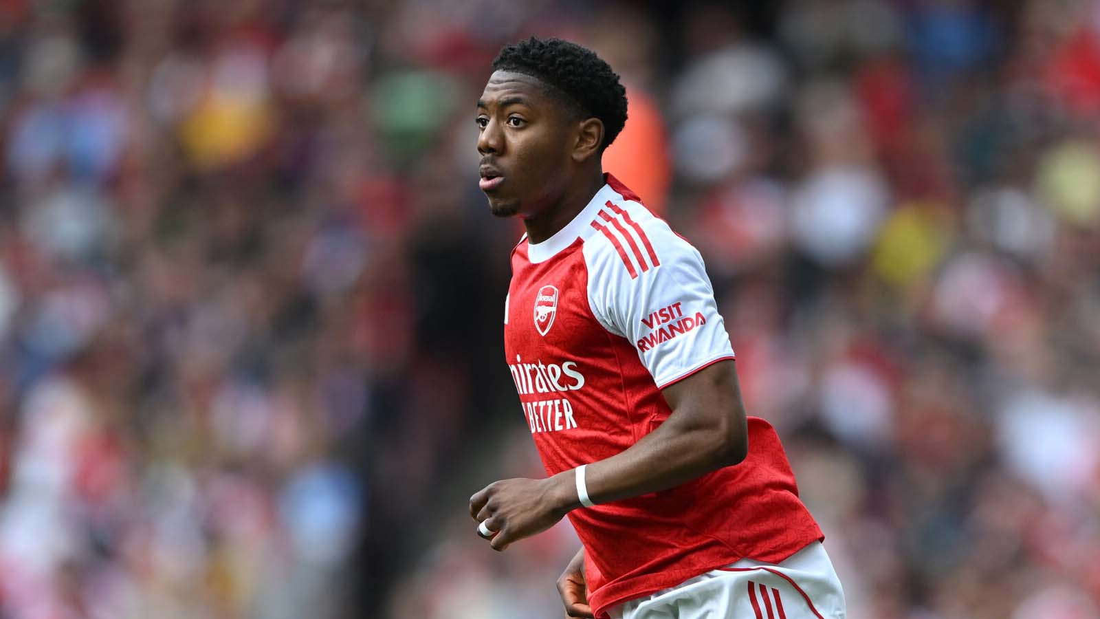 อาร์เซนอล ความกังวลเกี่ยวกับไมล์ส ลูอิส-สเคลลี ปรากฏขึ้น ขณะที่เป้าหมายสำคัญมูลค่า 52.6 ล้านปอนด์ถูกระบุแล้ว