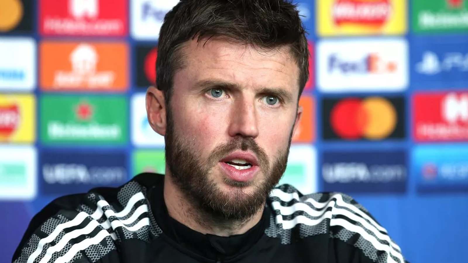 แมนยู ปีศาจแดงนำหน้าในการแย่งชิงตัวกองหลังดาวรุ่ง 3 ทีม