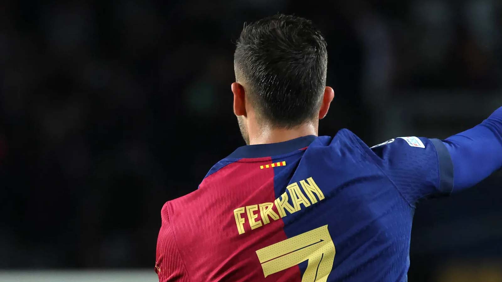 บาร์เซโลนาที่กำลังประสบปัญหาทางการเงินเล็งขายผู้เล่นสองคนในราคา 60 ล้านปอนด์  ตามหานักเตะราคาถูกเพื่อไปเล่นในพรีเมียร์ลีก