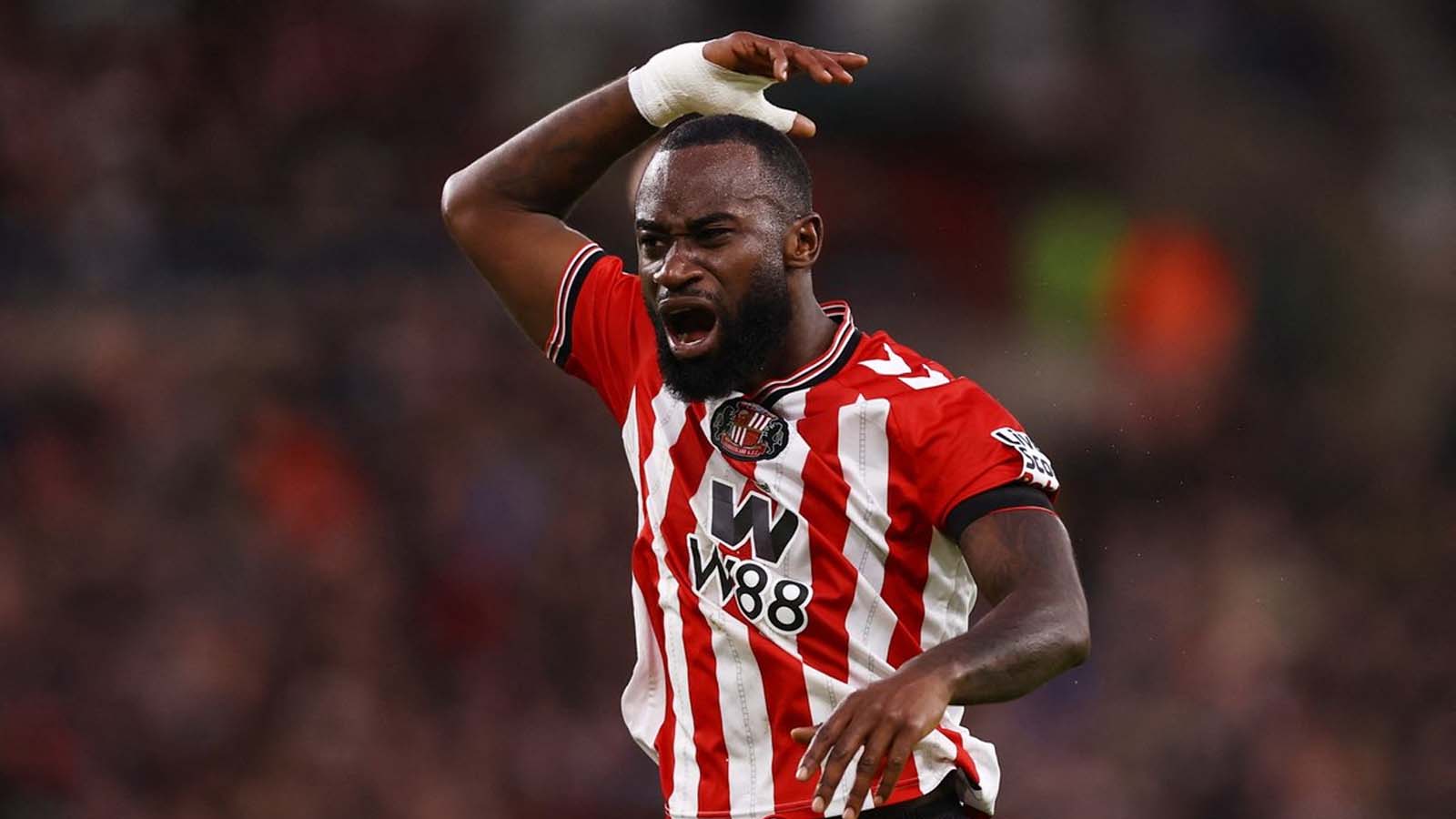 หงส์แดงถอนตัวจากความสนใจในตัวลุตชาเรล เกียร์ทรูดา แต่พวกเขาจะเซ็นสัญญากับตัวเลือกอื่นก่อนถึงเส้นตายหรือไม่