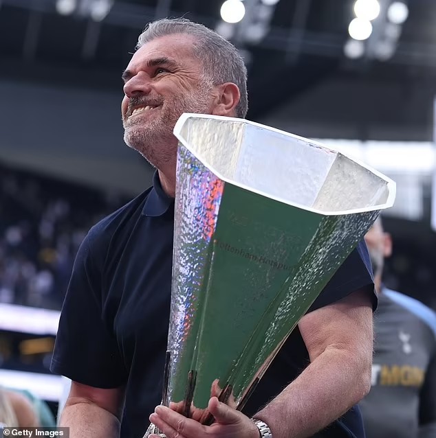 Ange Postecoglou ส่งข้อความถึงแฟนบอลระหว่างพักร้อนที่กรีซ หลังมีข่าวลือว่าเขาอาจถูกปลด แม้เพิ่งคว้าแชมป์ยูโรปาลีกกับสเปอร์ส