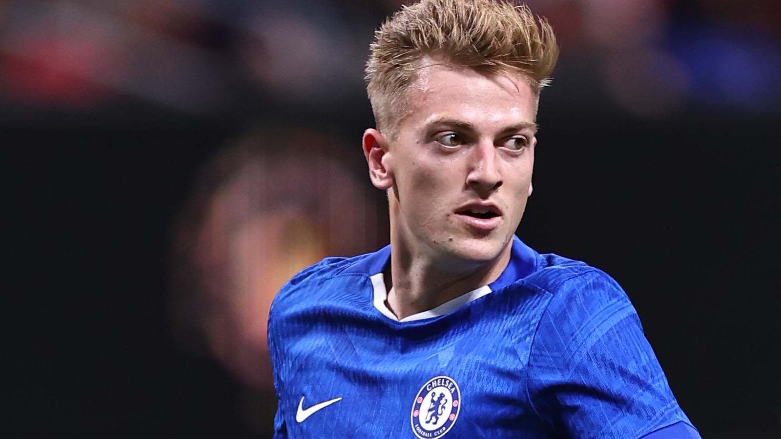 แมนเชสเตอร์ ยูไนเต็ด เป็นหนึ่งในห้าสโมสรจากพรีเมียร์ลีกที่กำลังจับตาดูศูนย์หน้าดาวรุ่งที่กำลังฟอร์มตกรายนี้