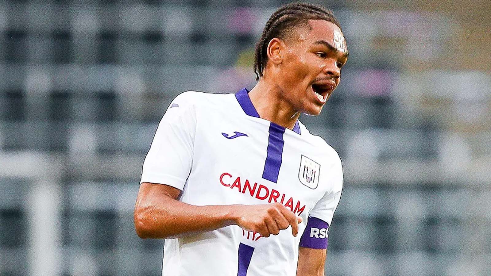 แอสตันวิลล่า อูไน เอเมรี่ กำลังพิจารณาคว้าตัวกองหลังดาวรุ่งวัยทีนราคาประหยัด