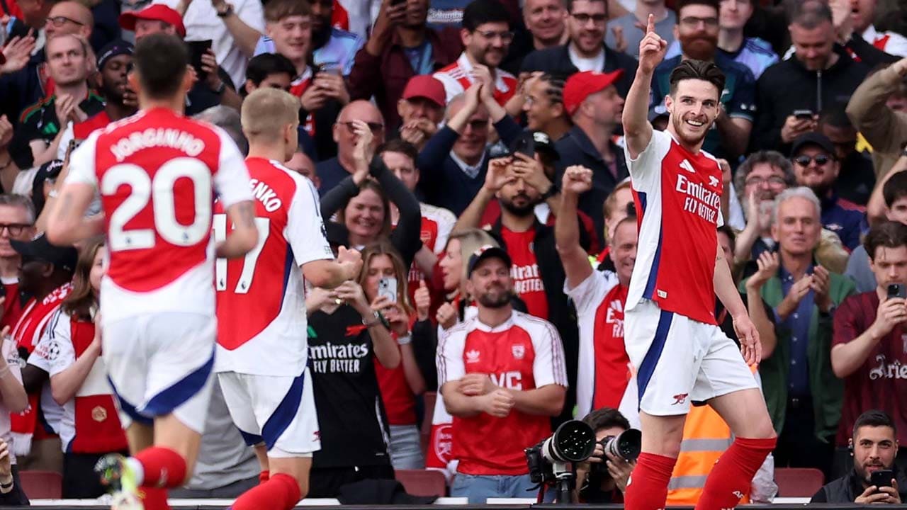 อาร์เซนอล พบ เบรนท์ฟอร์ด หนึ่งข้อสงสัย เกี่ยวกับการลงสนามของเบน ไวท์ ขณะที่มิเกล อาร์เตตา ส่งข้อความไปยังจูเรียน ทิมเบอร์