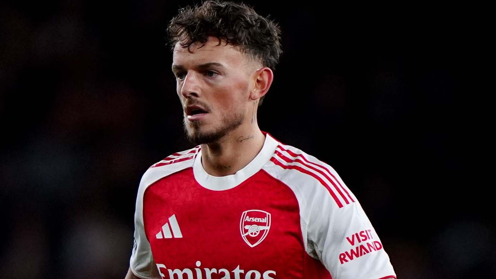 เดอะกันเนอร์สหมายตากองหลังเซเรียอา ขณะที่อนาคตของเบน ไวท์ที่เอมิเรตส์ สเตเดียมกำลังไม่แน่นอน