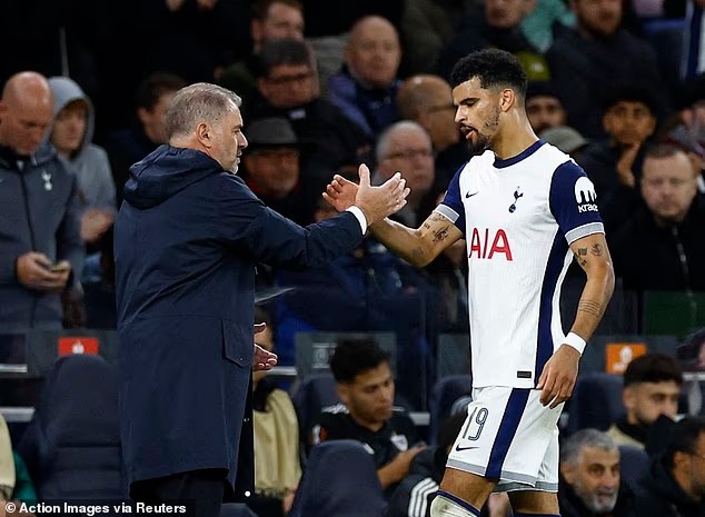 นักเตะสเปอร์ส ‘โกรธจัด’ หลังถูกปลด Ange Postecoglou – Daniel Levy เจอแรงต้านหนักหลังไล่กุนซือชาวออสเตรเลีย