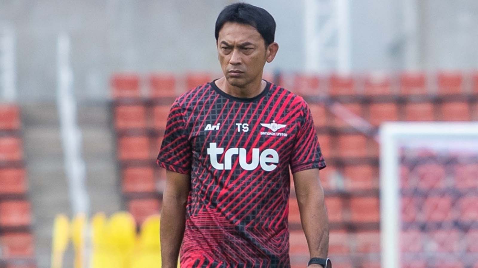 แข้งเทพ ในม่านหมอก ความสวยงามที่ไร้ความหมาย