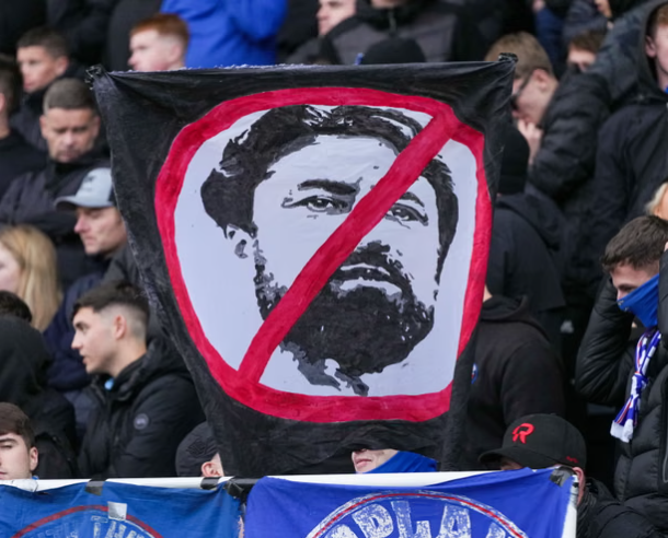 สตีเวน เจอร์ราร์ด มีชื่ออยู่ในข่ายเตรียมหวนกลับมาคุมเรนเจอร์ส หลังรัสเซล มาร์ตินถูกปลดจากตำแหน่ง