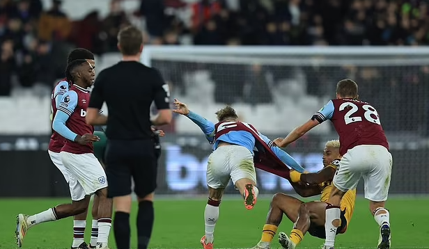 ดราม่าหลังเกม มาริโอ เลอมินา ทะเลาะวิวาทกับโบเวน ขณะเวสต์แฮมรวมพลังเพื่ออันโตนิโอ