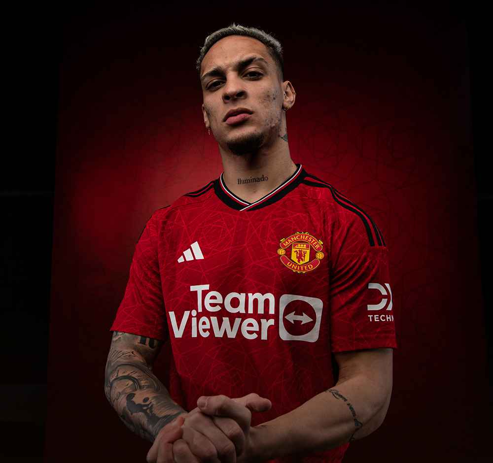 แมนเชสเตอร์ ยูไนเต็ด ตั้งราคาขายแอนโทนี และเตรียมขายราสมุส ฮอยลุนด์ เพื่อระดมทุนสร้างทีมใหม่ภายใต้การคุมทีมของรูเบน อาโมริม