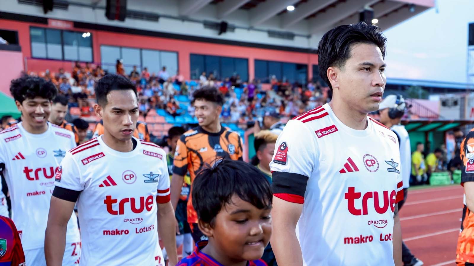 สุภาพบุรุษฟิวส์ขาดโค้ชแบนร่ายยาวแจงใบแดงปริศนา ยันไร้คำหยาบ-งงไลน์แมนฟ้องอะไร