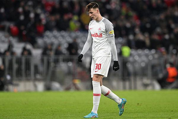 ราสมุส ฮอยลุนด์ กองหน้าของแมนเชสเตอร์ ยูไนเต็ด มีค่าตัว 30 ล้านปอนด์ ขณะที่นิวคาสเซิล ยูไนเต็ด เล็งตัวแทนของเบนจามิน เซสโก