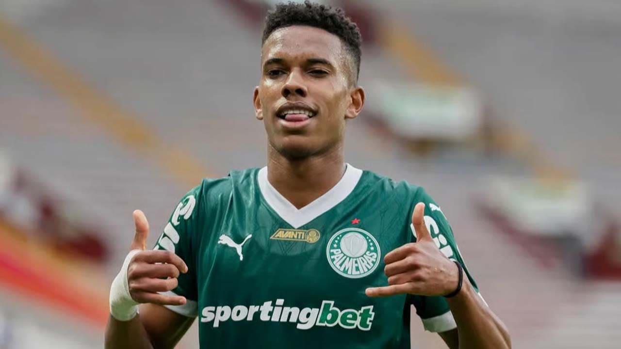 เชลซีเริ่มเจรจาคว้ากองหลังวัย 17 ปีที่ รวดเร็วอย่างเหลือเชื่อ ท่ามกลางการแข่งขันของแมนฯ ยูไนเต็ด