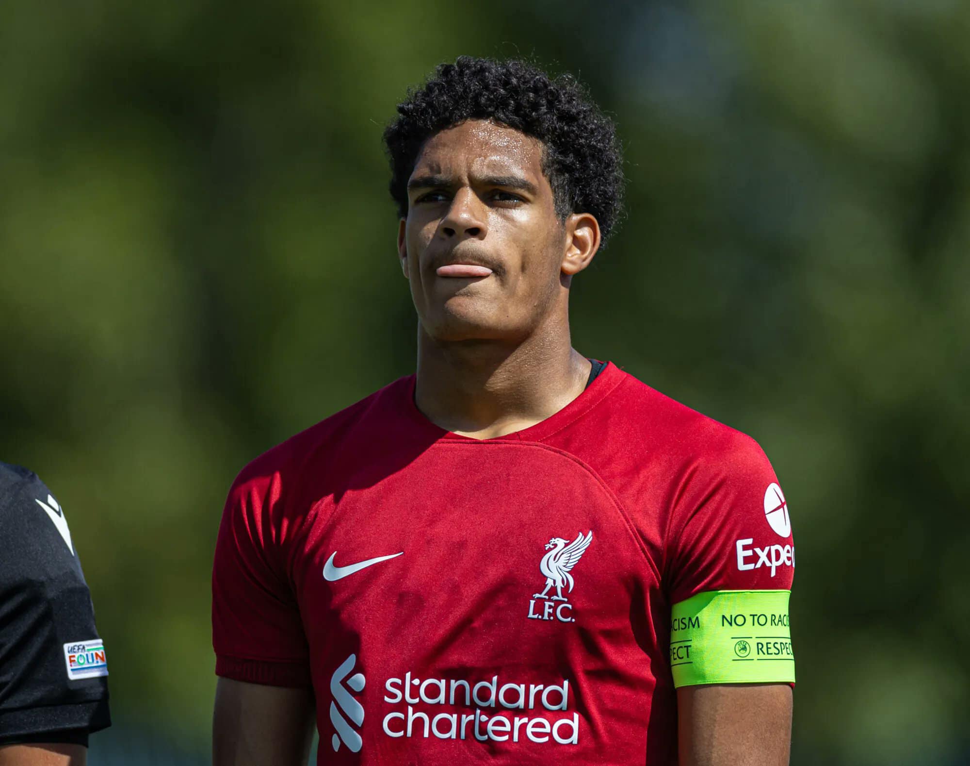 จาเรลล์ ควนซาห์ กองหลังดาวรุ่งของลิเวอร์พูลได้เปิดเผยว่า การได้เรียนรู้จาก เวอร์จิล ฟาน ไดจ์ค ผู้เล่นระดับโลกในตำแหน่งเดียวกัน ทำให้เขาเติบโตขึ้นในฐานะทั้งคนและนักฟุตบอลทุกวัน