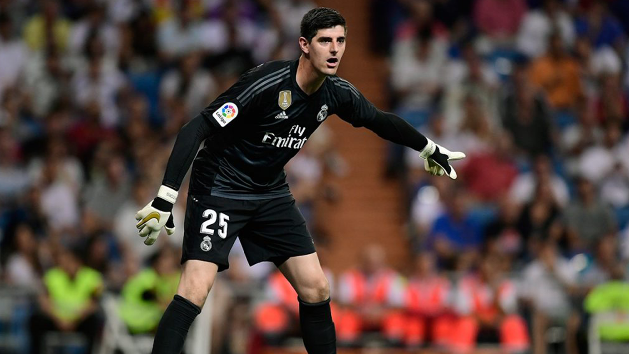 ติโบต์ กูร์ตัวส์ ของเรอัล มาดริด ถูกยกย่องว่าเป็น ผู้รักษาประตูที่ดีที่สุดในโลก หลังจากเซฟสำคัญในช่วงท้ายเกมกับโบรุสเซีย ดอร์ทมุนด์ ในศึกฟุตบอลชิงแชมป์สโมสรโลก 