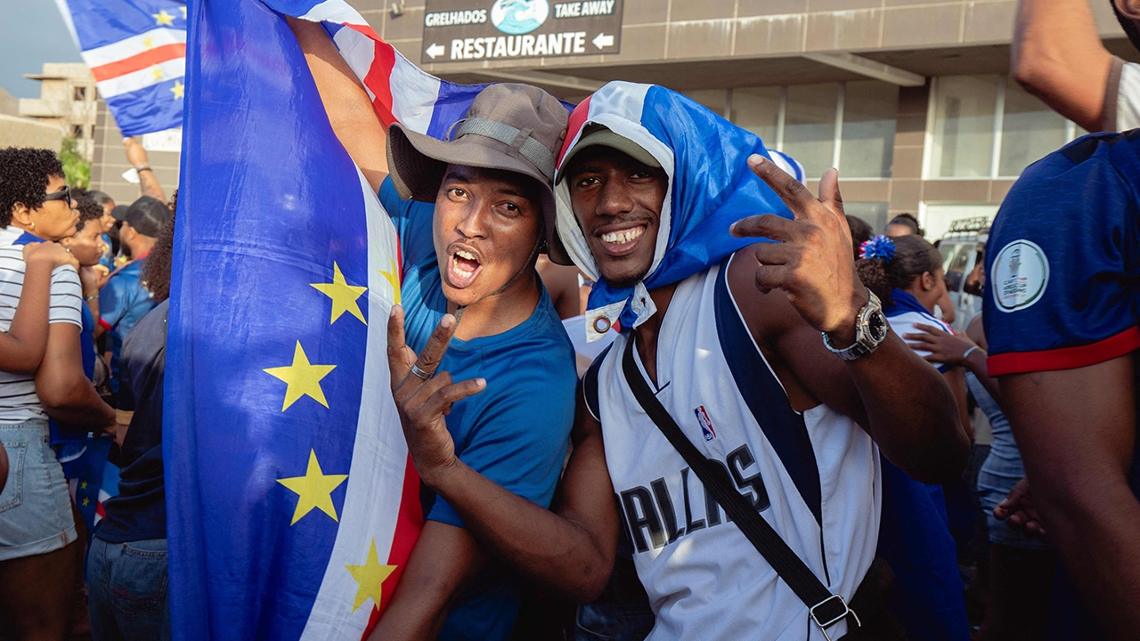 ใครผ่านเข้ารอบฟุตบอลโลก 2026 แล้ว? และมีกี่ทีมที่จะได้สิทธิ์ไปเล่นรอบสุดท้ายที่เม็กซิโก แคนาดา และสหรัฐอเมริกา?