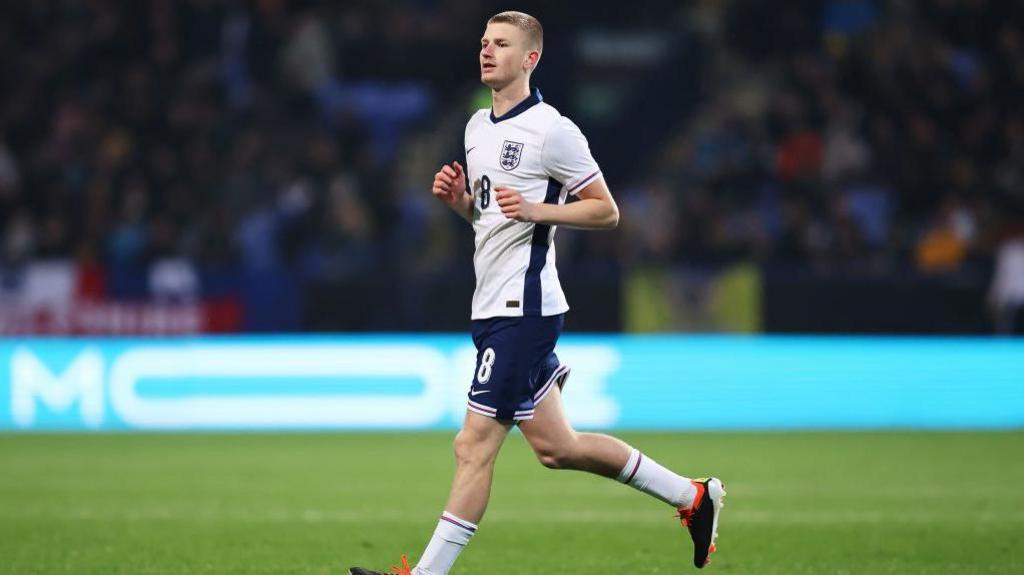 ปีศาจแดงมุ่งมั่นที่จะเสริมตัวเลือกวิงแบ็ก