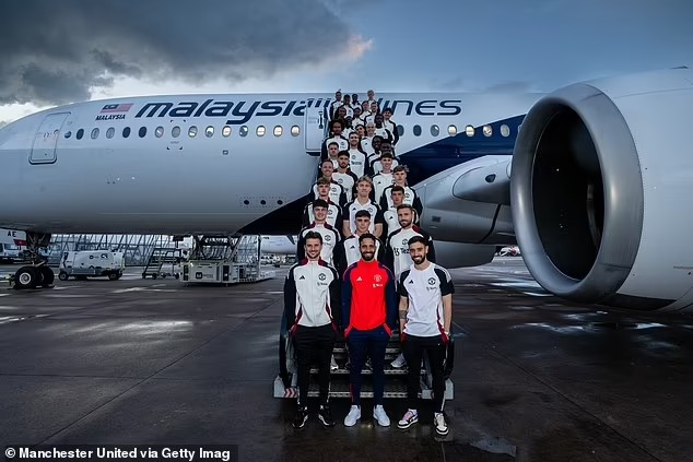 นักเตะแมนเชสเตอร์ ยูไนเต็ด บินตรงสู่มาเลเซียทันทีหลังเอาชนะแอสตัน วิลล่า เพื่อร่วมทัวร์ปิดฤดูกาล มูลค่ากว่า 8 ล้านปอนด์ หลังจบซีซั่นพรีเมียร์ลีกที่ย่ำแย่ที่สุดในประวัติศาสตร์สโมสร
