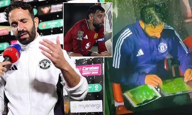 แฟนบอลถล่ม อาโมริม เล่นแม่เหล็กข้างสนาม ขณะผีแดงพ่ายกริมส์บี ตกรอบคาราบาวคัพ