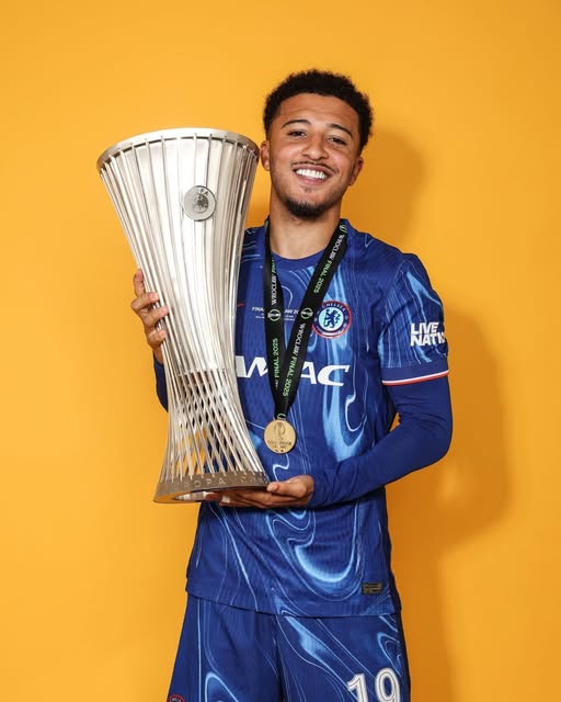 เชลซีต้องจ่ายค่าปรับ 5 ล้านปอนด์เพื่อหลีกเลี่ยงการเซ็นสัญญาถาวรกับเจดอน ซานโช่ โดยกองหน้ารายนี้เตรียมกลับแมนเชสเตอร์ ยูไนเต็ด