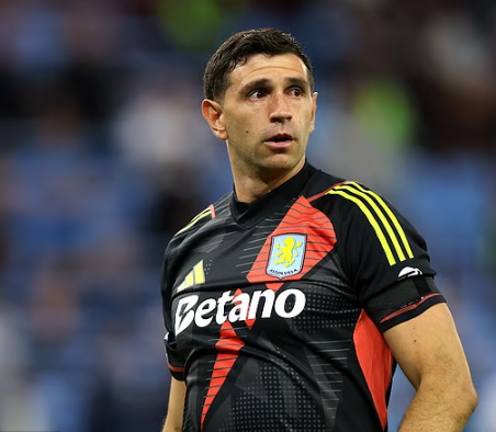 แมนฯ ยูไนเต็ดชวดยืม เอมี มาร์ติเนซ เฝ้าเสาแทนโอนานา หลังวิลล่าปัดข้อเสนอทันที