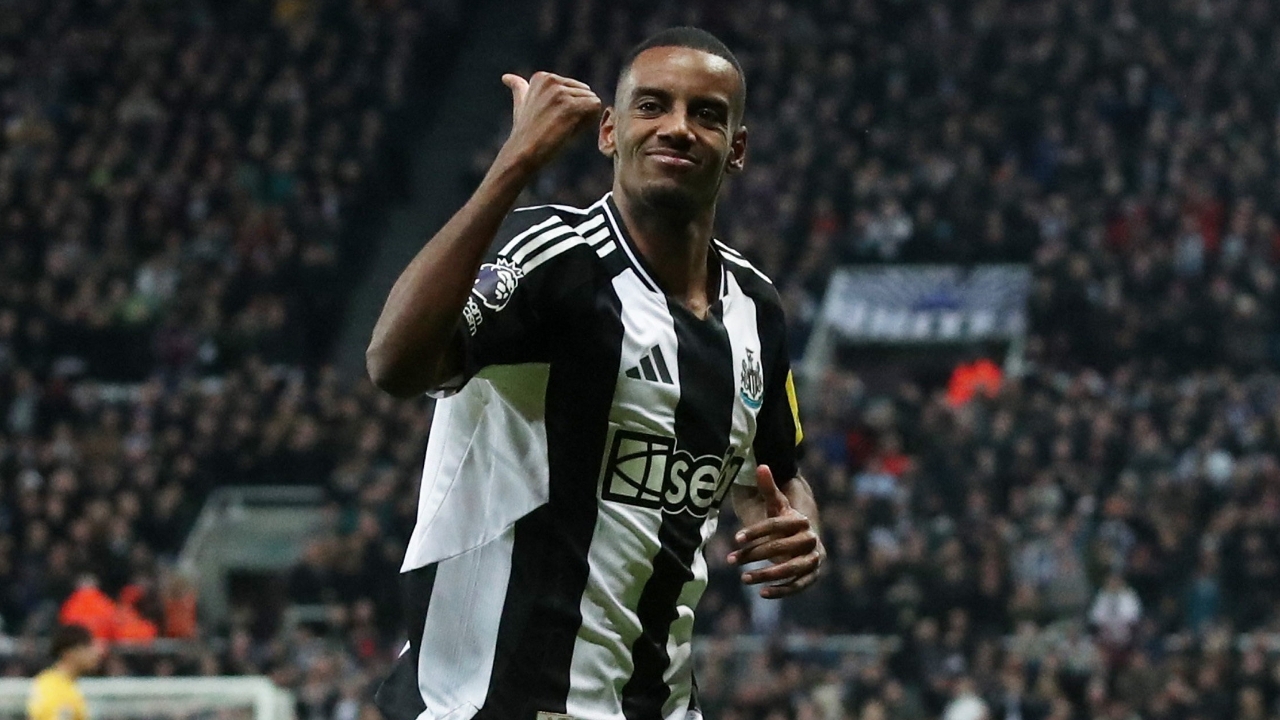 เอ็ดดี้ ฮาวเผชิญกับสถานการณ์ที่กลืนไม่เข้าคายไม่ออก เมื่อเจ้าของทีมชาวซาอุฯ ของนิวคาสเซิลอาจไม่สามารถละเลยข้อเสนอหรือเหตุผลในการขายอเล็กซานเดอร์ อิซัคได้