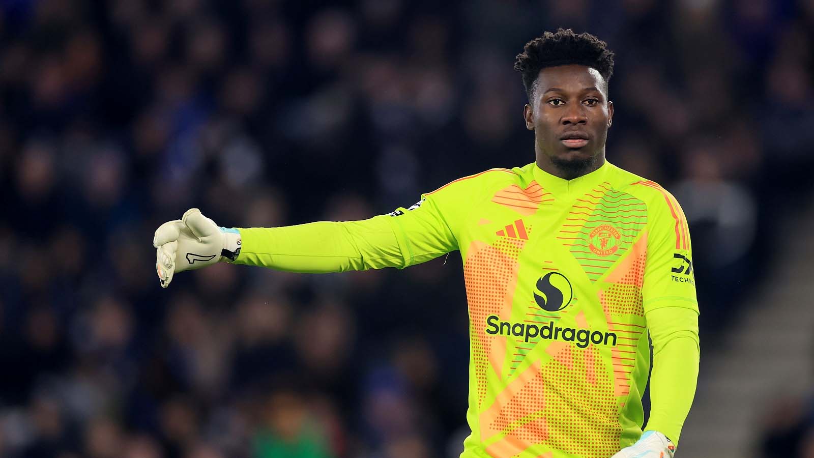 ปีศาจแดงจะ พยายามปล่อยตัวอังเดร โอนาน่า ผู้รักษาประตูอีกคนหนึ่งที่อนาคตในโอลด์แทรฟฟอร์ด ไม่แน่นอน