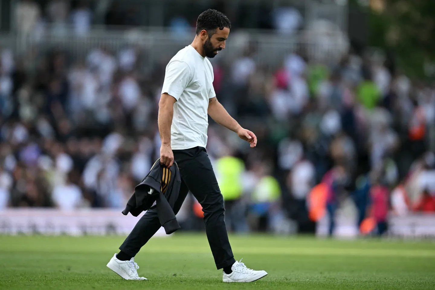 รูเบน อาโมริม โดนจวก สถิติพรีเมียร์ลีกสุดย่ำแย่ – แมนยูถูกเตือนอย่าทำ “ความผิดพลาดครั้งใหญ่” หากปล่อย ค็อบบี เมนู